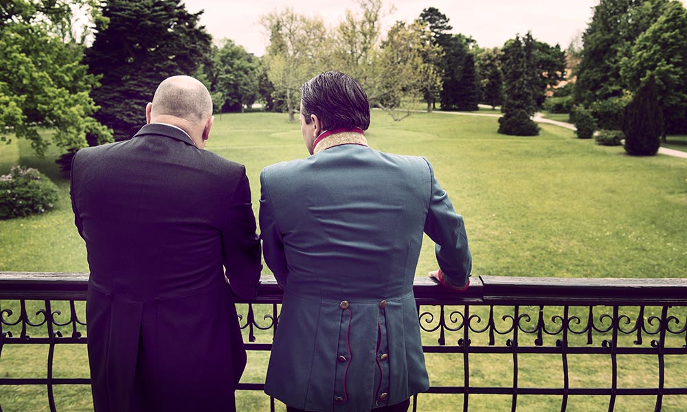 Rudi Roubinek (Seyffenstein) und Robert Palfrader (Robert Heinrich I) Rudi Roubinek (Seyffenstein) und Robert Palfrader (Robert Heinrich I) auf dem Balkon von Schoss Hetzendorf.