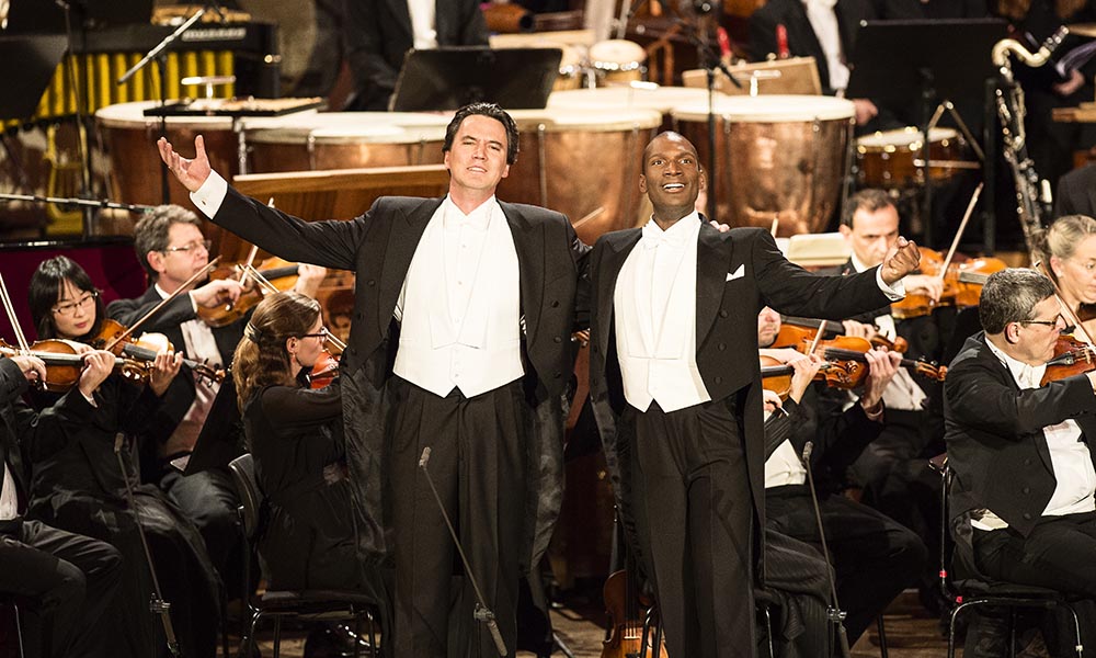 Christmas in Vienna 2016 Christmas in Vienna im Konzerthaus. Von links: Günter Haumer, Noah Stewart.
