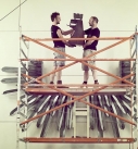 Montage der Adler-Kopie im Redoutensaal