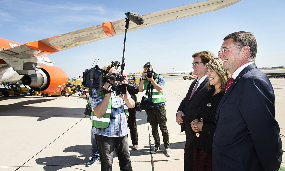 Landung des ersten österreichischen easyJet in Wien. Landung des ersten österreichischen easyJet in Wien.